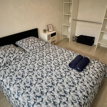 Calme + Stationnement טרואה