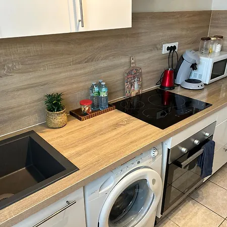 Calme + Stationnement Apartman Troyes